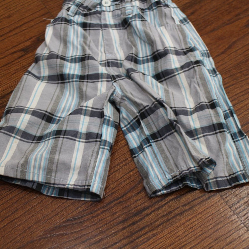 LIKE NEW LT BLUE, BLACK & WHITE PLAID SHORTS SZ 5